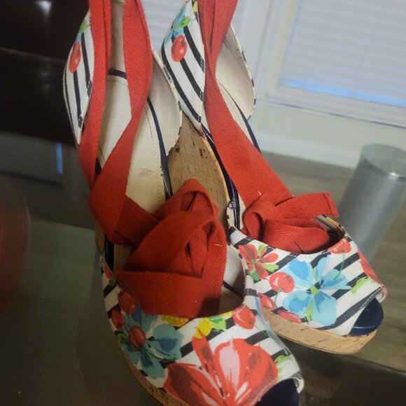 Cork cherry & flower wedges - Picture 2 of 2